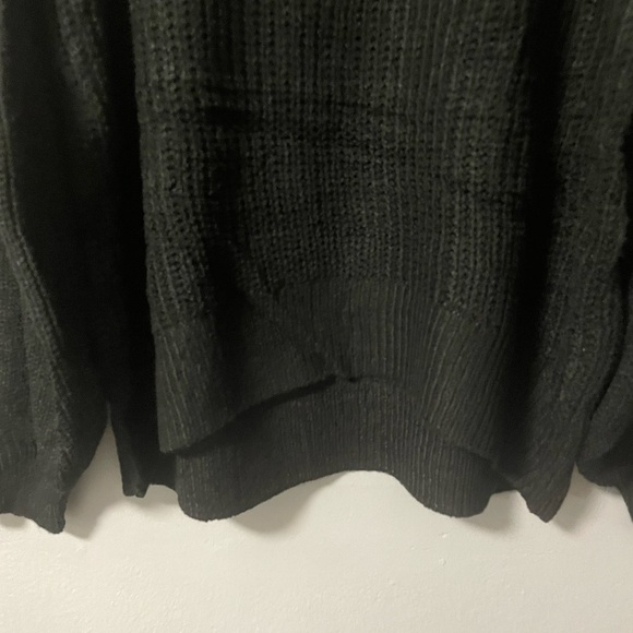 NWT Miracle sweater on/off shoulder with ballon sleeves in black. Size M/L - Picture 4 of 6